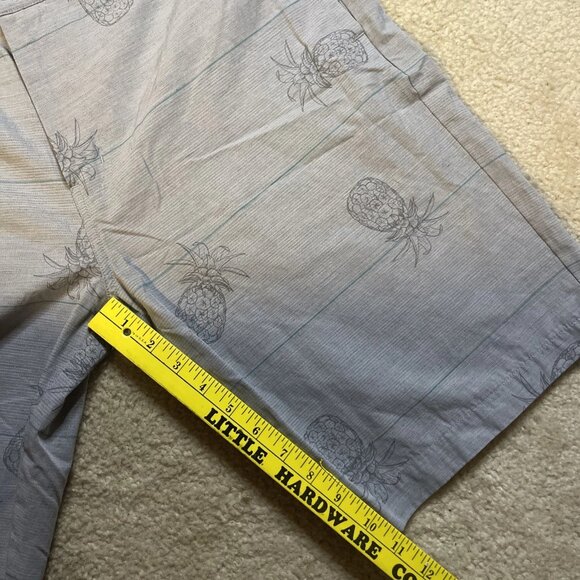 Travis Mathew Golf Shorts Mens 36 Gray Pineapple AOP Striped Beach Summer Preppy - Picture 9 of 9